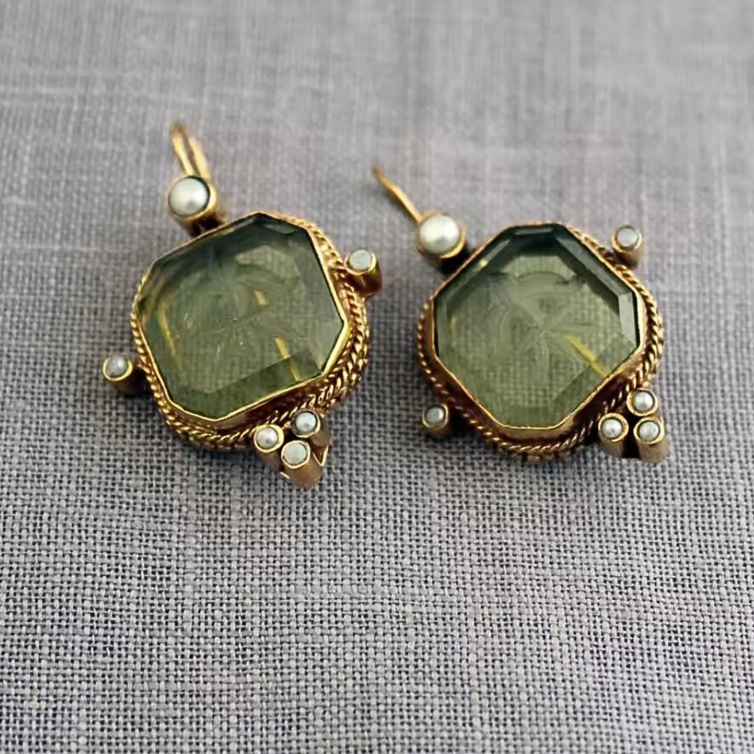 Maëlle | Vintage Earrings with Green Stone and Pearl