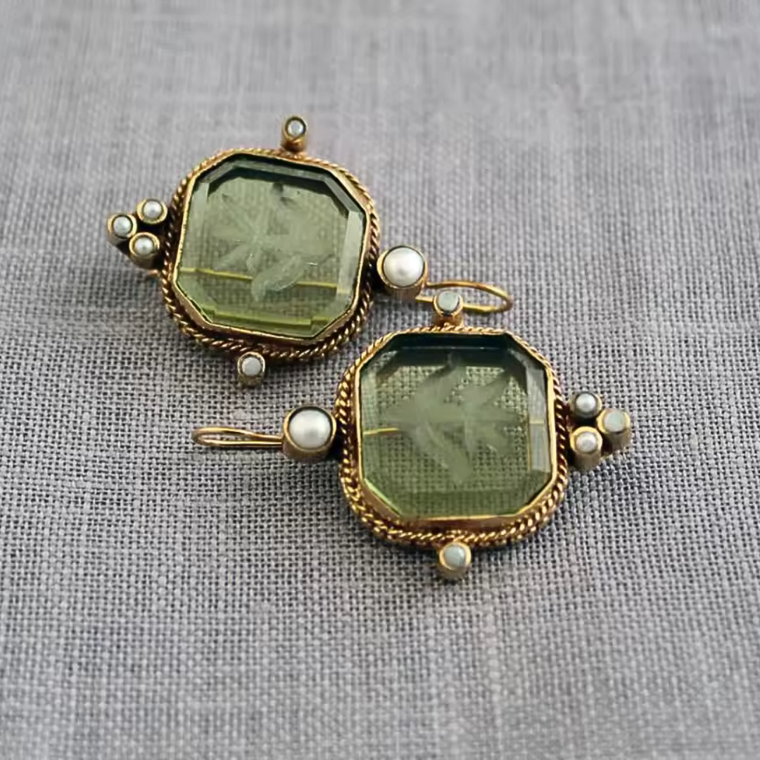 Maëlle | Vintage Earrings with Green Stone and Pearl