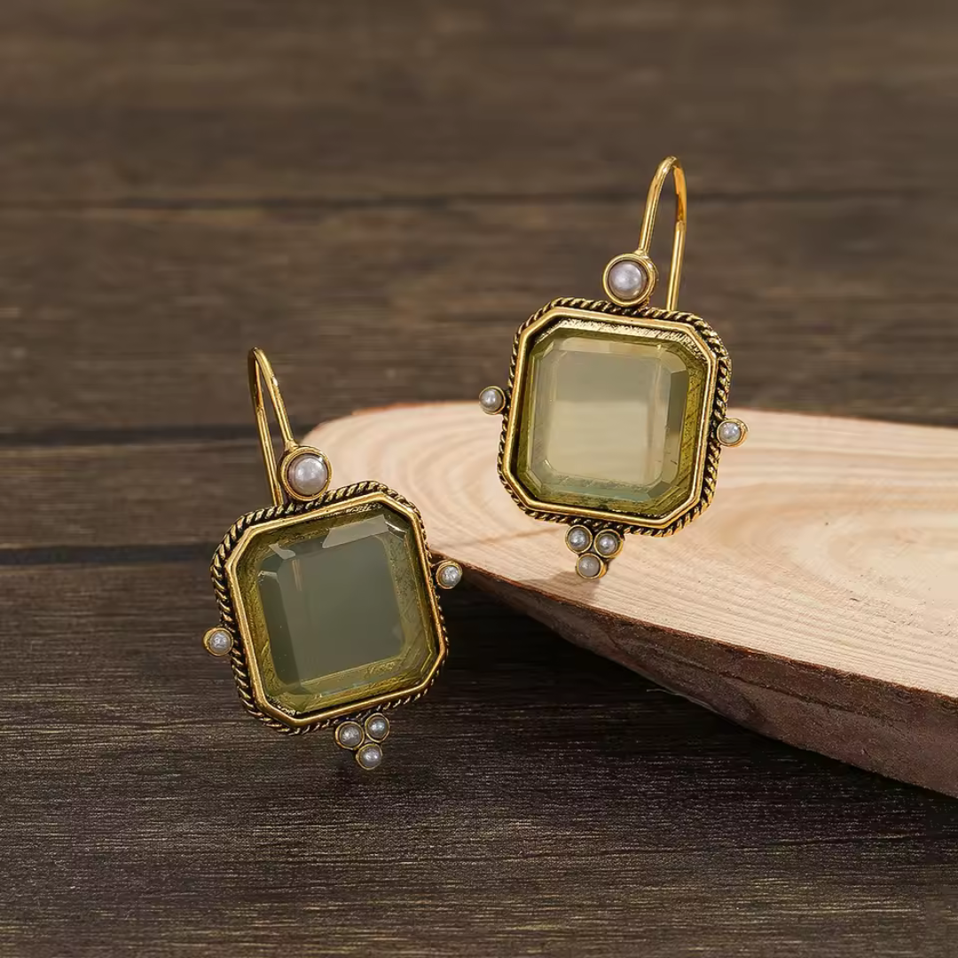 Maëlle | Vintage Earrings with Green Stone and Pearl