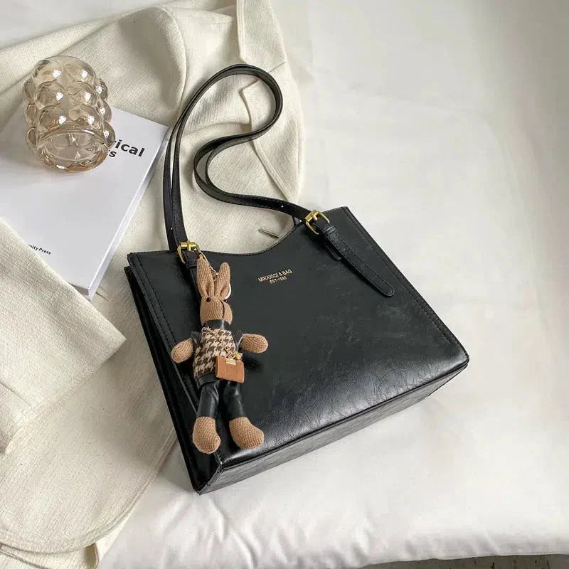 Ella | Classic Shoulder Bag