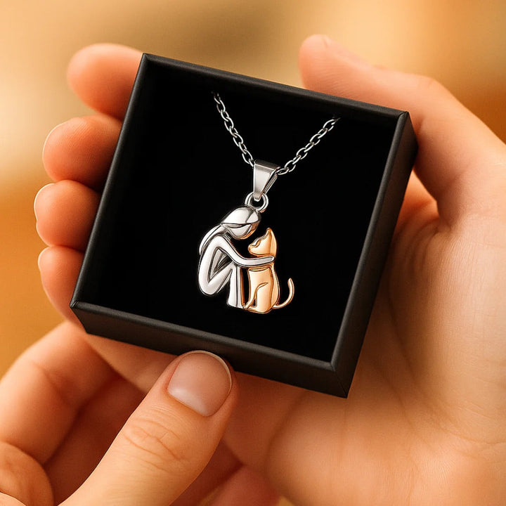 Delviera | The Embrace Necklace