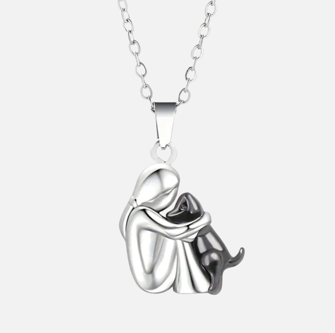 Delviera | The Embrace Necklace