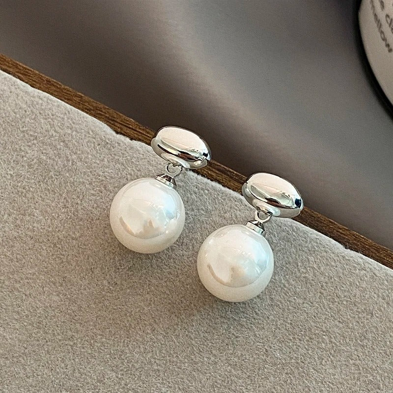 Averi | Vintage Pearl Earrings