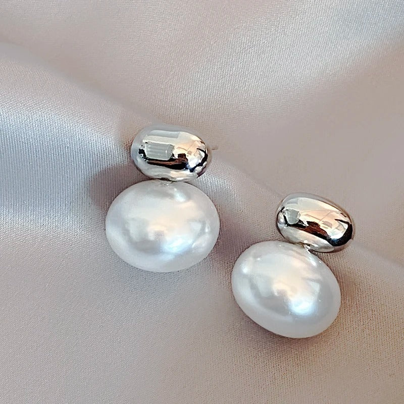 Averi | Vintage Pearl Earrings
