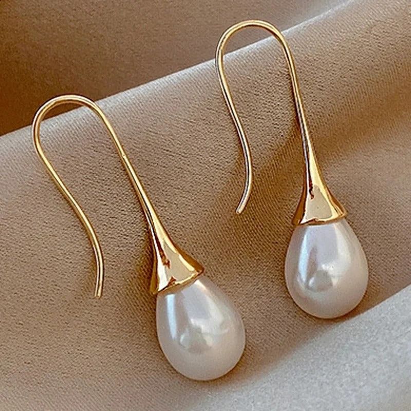 Helena | Classic Pearl Earrings