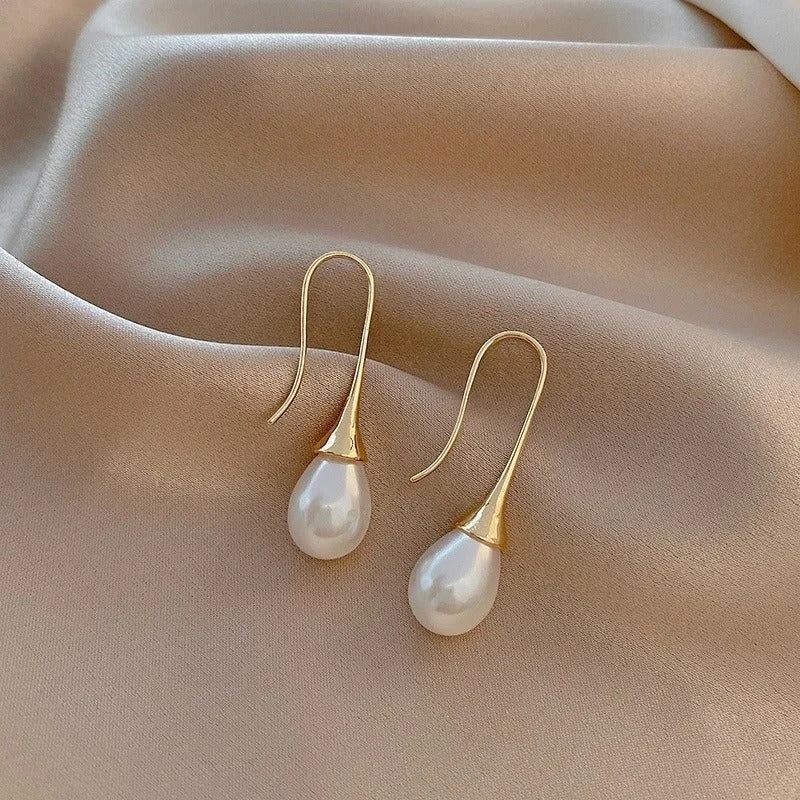 Helena | Classic Pearl Earrings