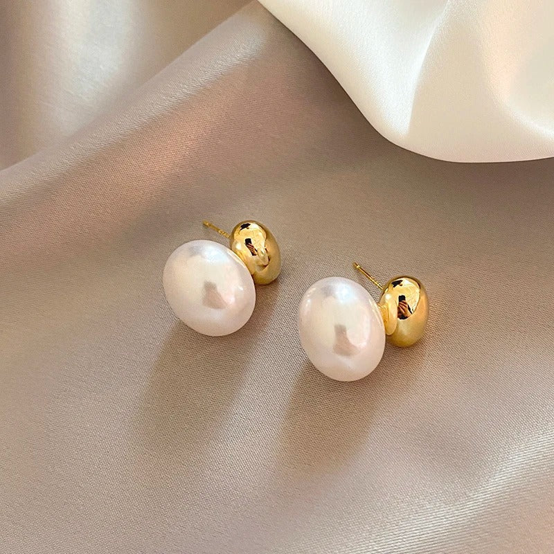 Averi | Vintage Pearl Earrings